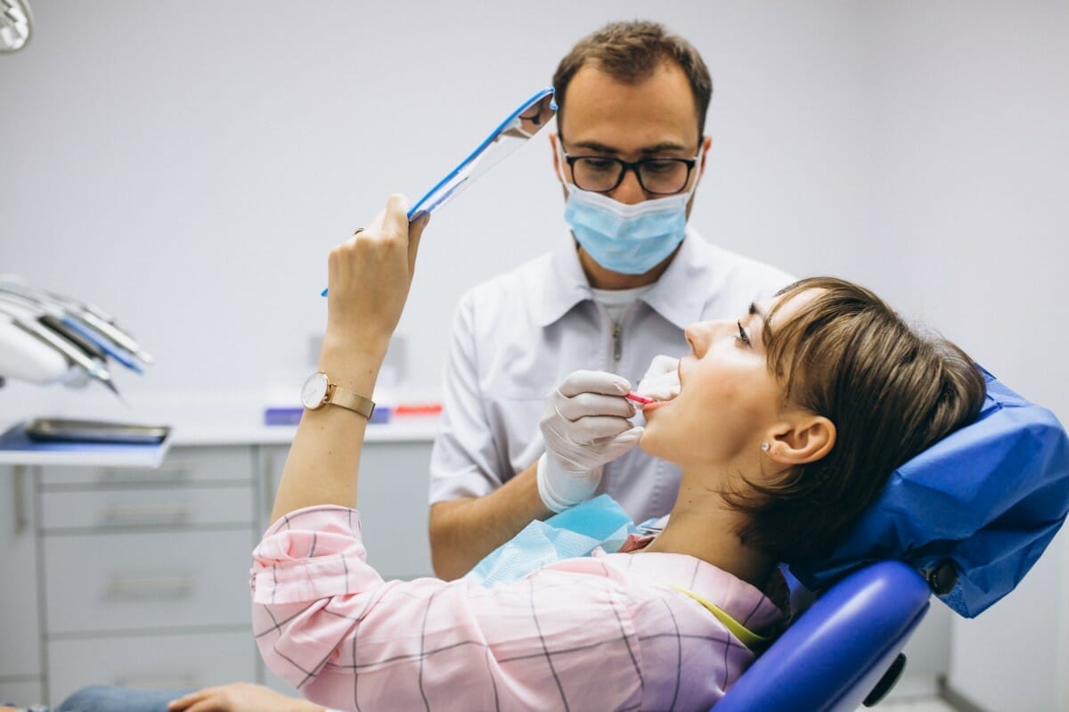 Chirurgie dentaire : quelles sont les tâches d'un chirurgien dentiste ?